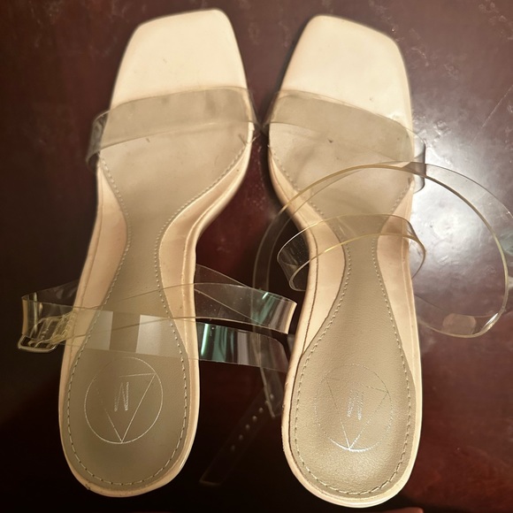 I used it once and the scratch happened in luggage.Cant wear high heels anymore. - Picture 7 of 8